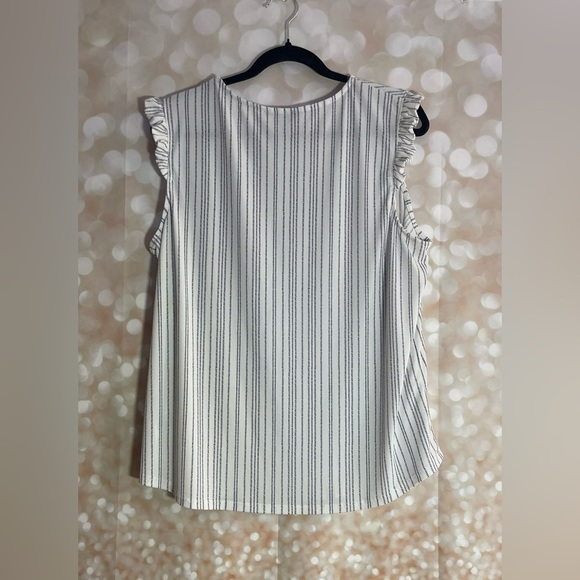 ADRIANNA PAPELL white and blue sleeveless blouse - Picture 2 of 6